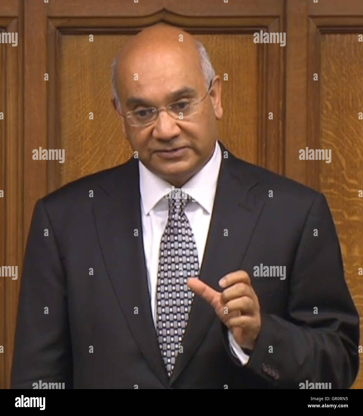 Labour MP Keith Vaz spricht im House Of Commons, London. Stockfoto