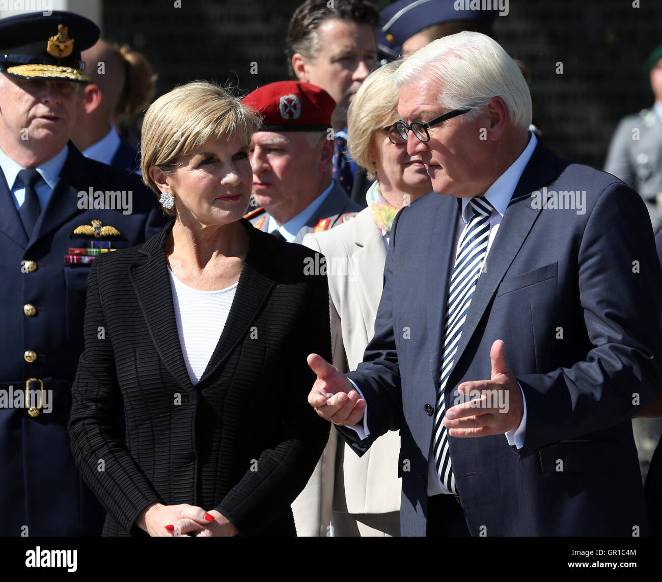 Berlin, Deutschland. 06. Sep, 2016. Deutsche Innenminister von Außenminister Frank-Walter Steinmeier spricht mit seinen australischen Kollegen, australischer Außenminister Julie Bishop, in Berlin, Deutschland, 6. September 2016. Die Politiker nehmen Teil an der ersten deutsch-australischen 2 2 spricht. Foto: WOLFGANG KUMM/Dpa/Alamy Live News Stockfoto