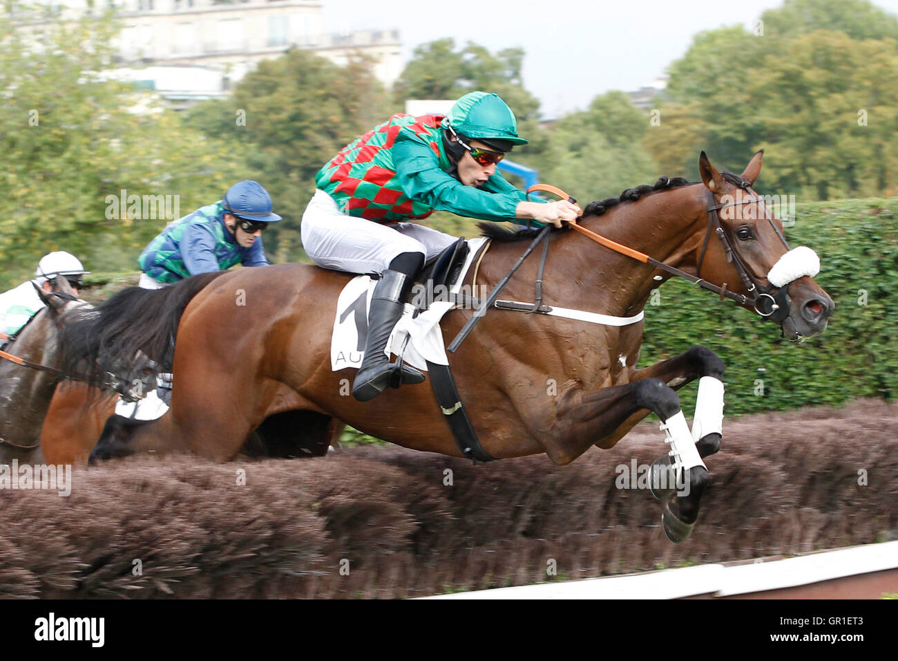 Auteuil, Route des Lacs in Paris, Frankreich. 6. September 2016. Rennen 4, Melanos aufgeführten Hürde. Saint Goustan blau geritten von James Reveley Credit: Action Plus Sport Bilder/Alamy Live News Stockfoto