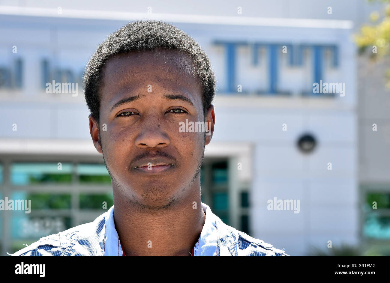 North Las Vegas, Nevada, USA. 6. Sep, 2016. Jason Kilgore, 20, von North Las Vegas steht vor der ITT Technical Institute Dienstag, 6. September 2016, in North Las Vegas, Nevada. Kilgore, Absolvent der Schule kommenden Frühjahr geplant war, entdeckte den Campus geschlossen. Das Unternehmen, das ITT technische Institute betreibt sagte am Dienstag, es dauerhaft geschlossen wurde, alle seine Standorte bundesweit, Schuld der letzten Umzug durch die Education-Abteilung zum Verbot des gewinnorientierten College Betreibers von Einschreibung neue Studenten, die Bundesrepublik finanziellen Hilfe verwenden. (Bild Kredit: © David Becker über ZUMA Wir Stockfoto