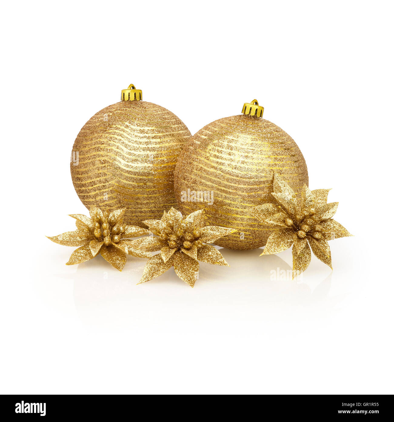Goldene Kugeln Weihnachten noch Leben. Zwei Goldene Kugeln und glitzernden Blumen vor weißem Hintergrund und weiche Reflexion. Clipping Stockfoto