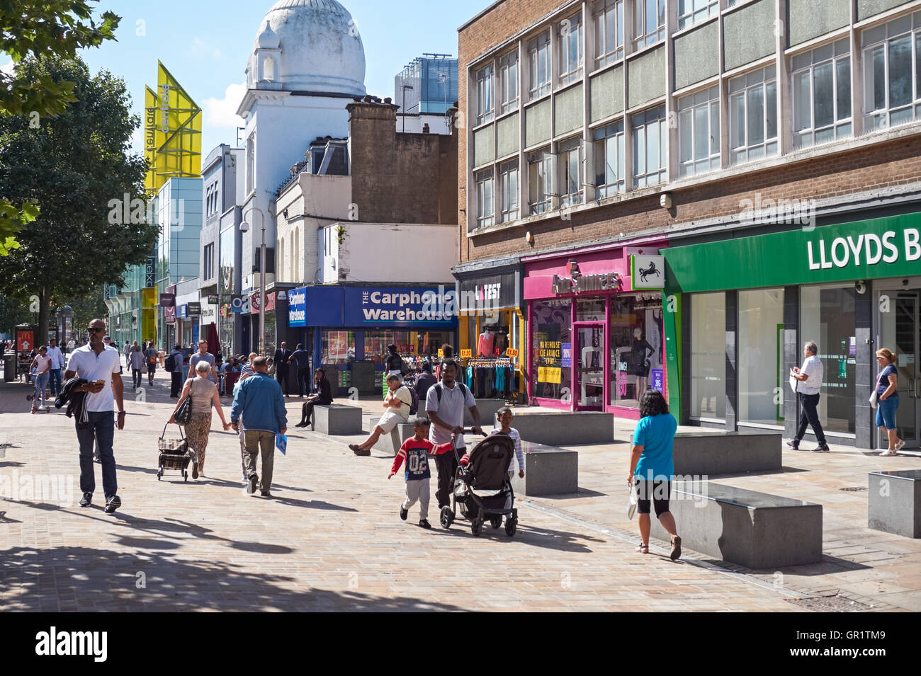 Shopping in der Fußgängerzone von North End in Croydon, London England Vereinigtes Königreich UK Stockfoto