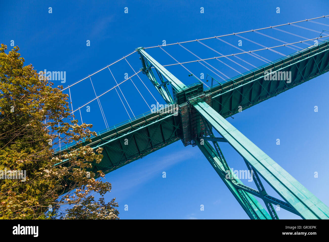 Abstraktes Bild der Lions Gate Hängebrücke in Vancouver, Kanada Stockfoto