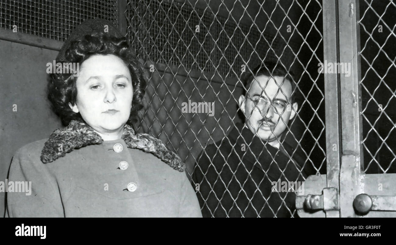 JULIUS und ETHEL ROSENBERG sowjetische Spione verlassen das Court House am 29. März 1951 schuldig gefunden werden Stockfoto