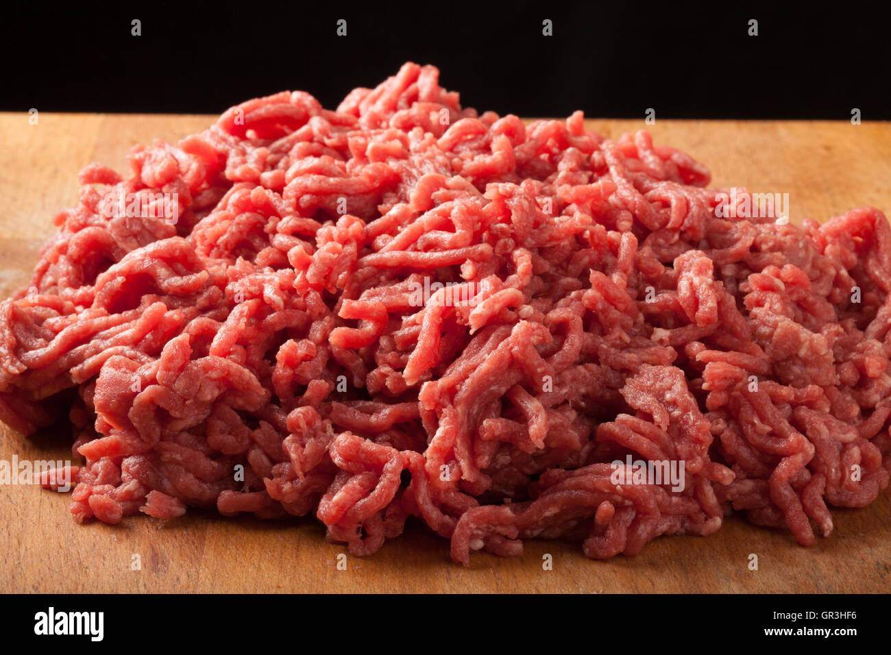 Rind Hackfleisch auf Papier Stockfoto