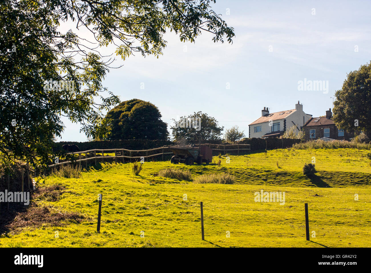 Bauernhöfe in der englischen Landschaft. Stockfoto