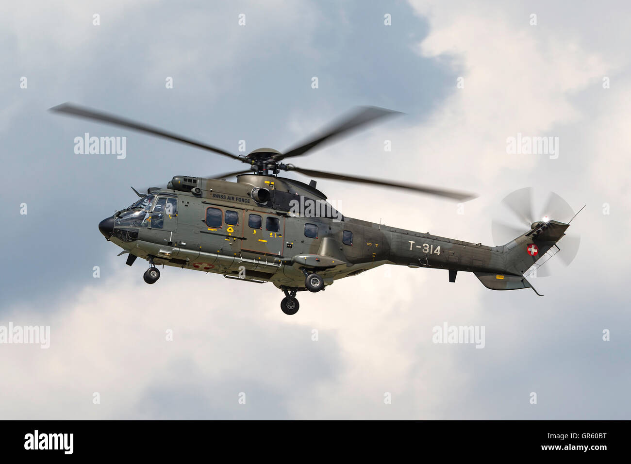 Schweizer Luftwaffe Aerospatiale TH89 Cougar/Puma Helikopter anreisen