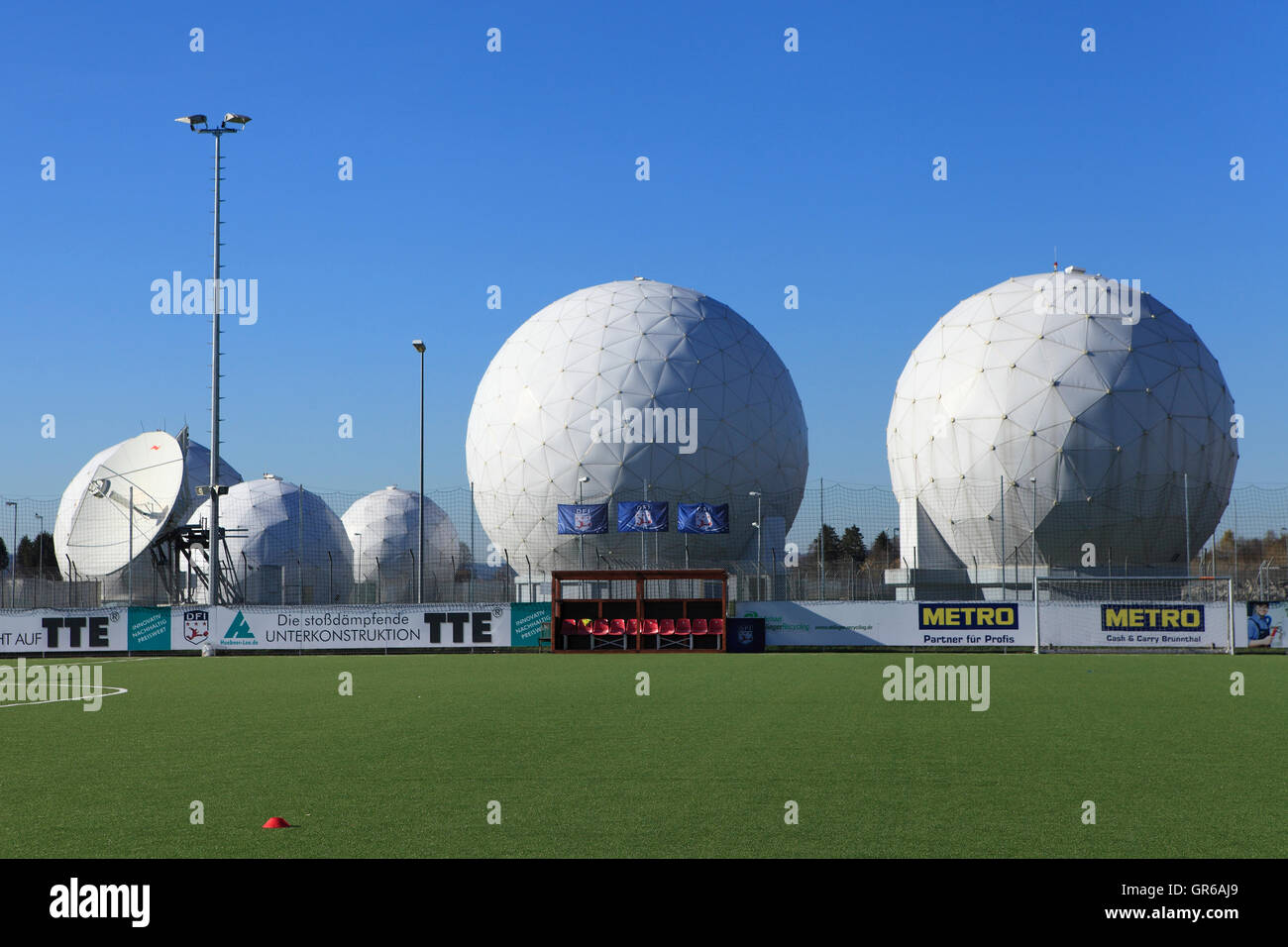 Ehemalige uns Echelon abgehört Gerät, Mietraching, Bad Aibling, Bayern, Deutschland Stockfoto