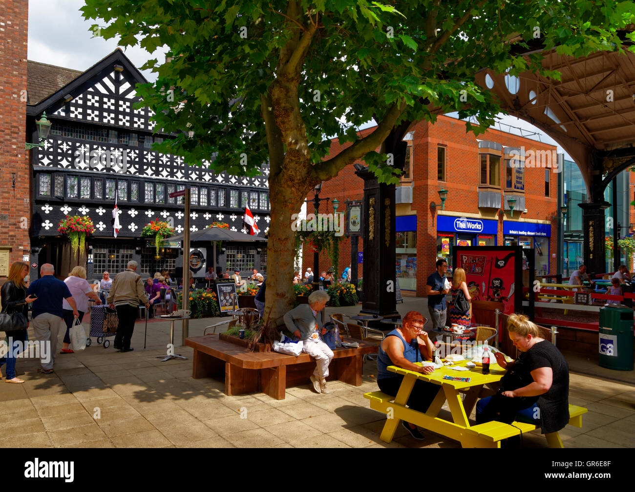 Golden Square und die Gerste Mähen Inn ca. 1561 im Zentrum Warrington, Cheshire. Stockfoto