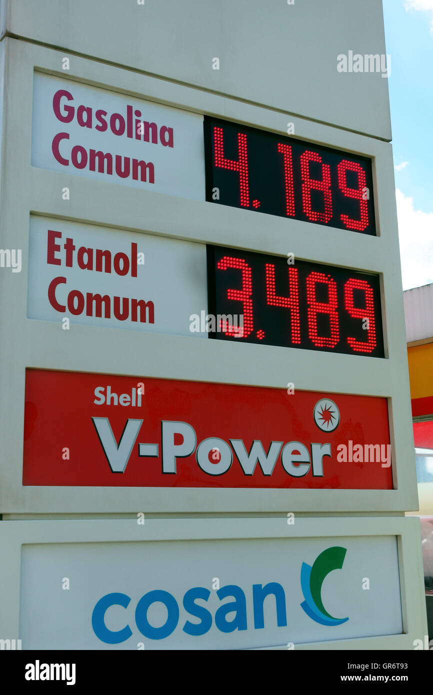 Benzinpreise in brasilianischen Tankstelle in brasilianischen Real Stockfoto