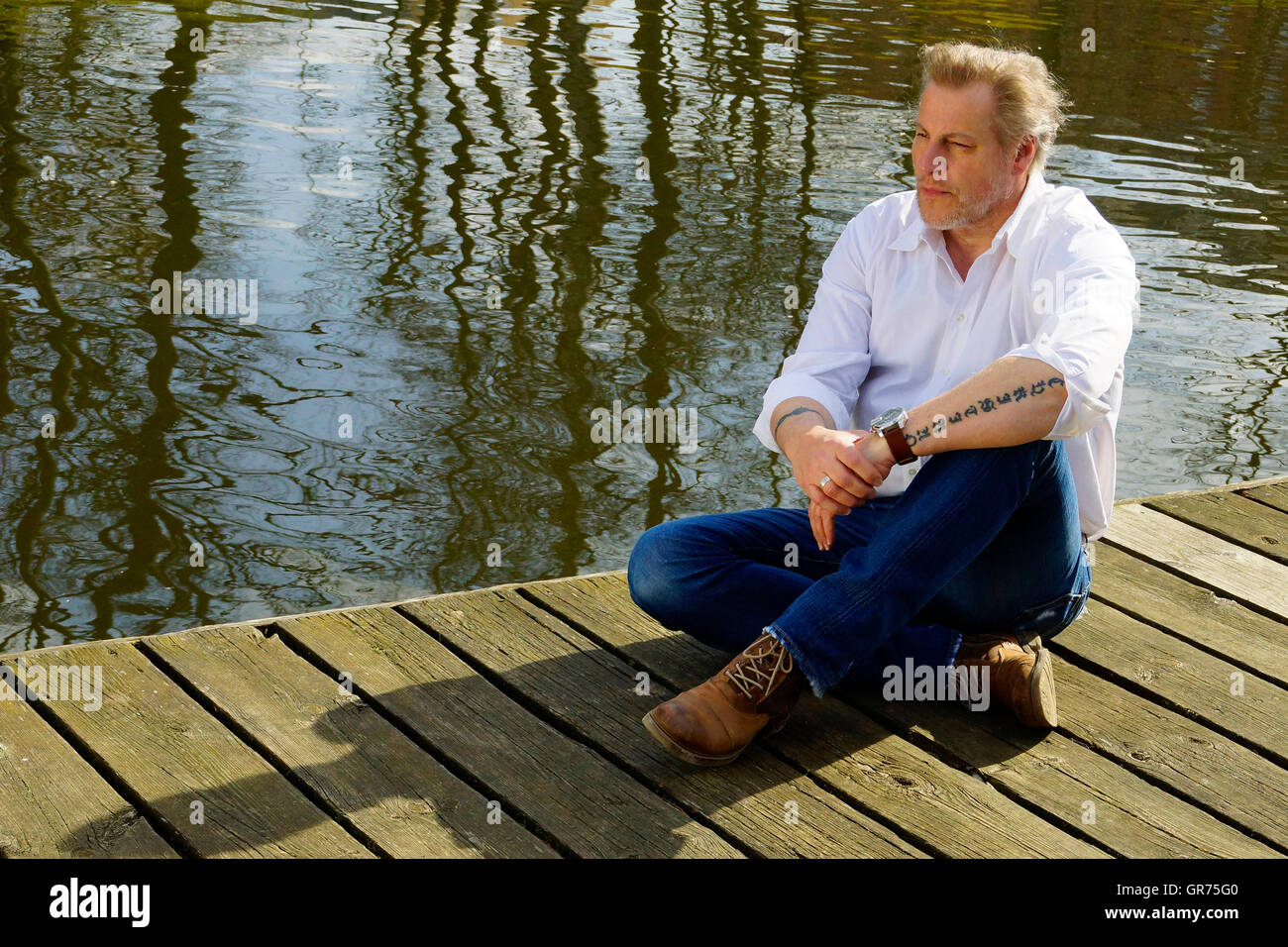 Mann, entspannend Stockfoto