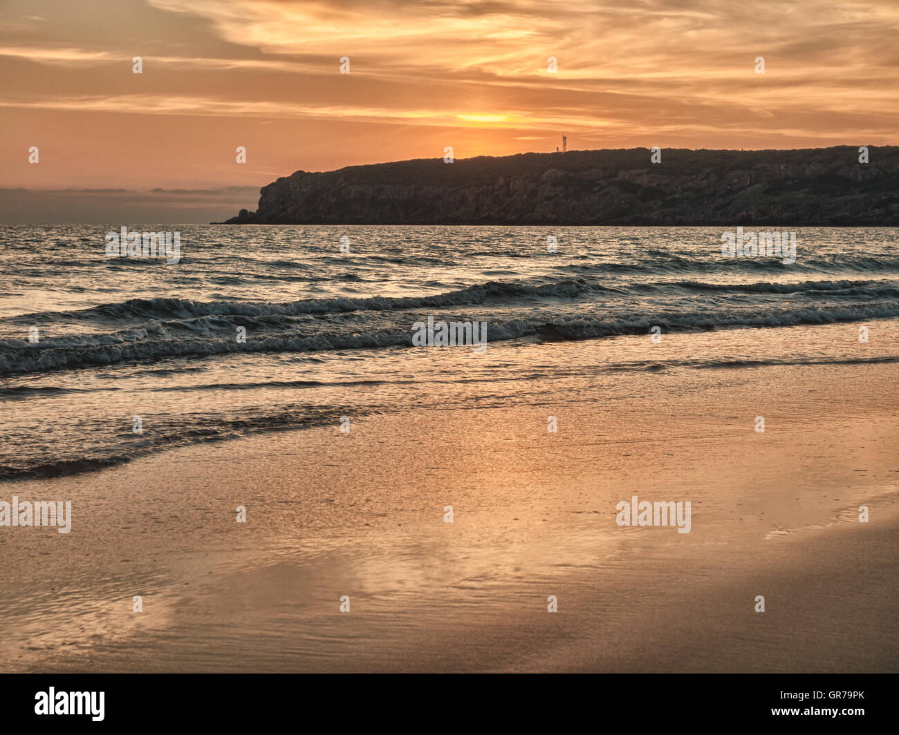 Ruhiger Strand-Szene, Sonnenuntergang, Sonnenaufgang, Bolonia, Tarifa, Costa De La Luz, Spanien Stockfoto