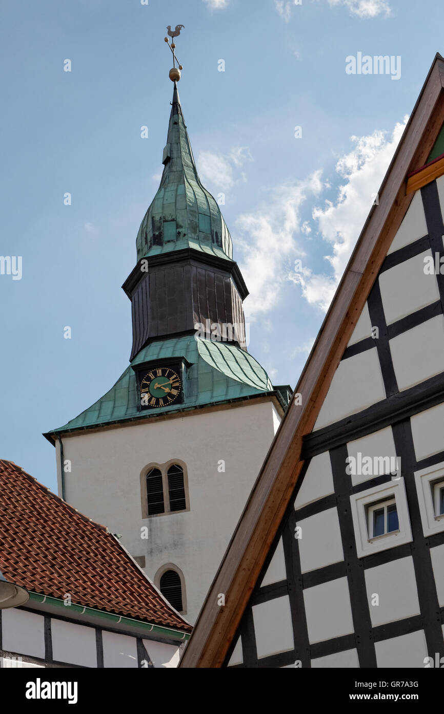 Turm der St.-Nikolai-Kirche In Bad Essen, Osnabrück, Deutschland Stockfoto