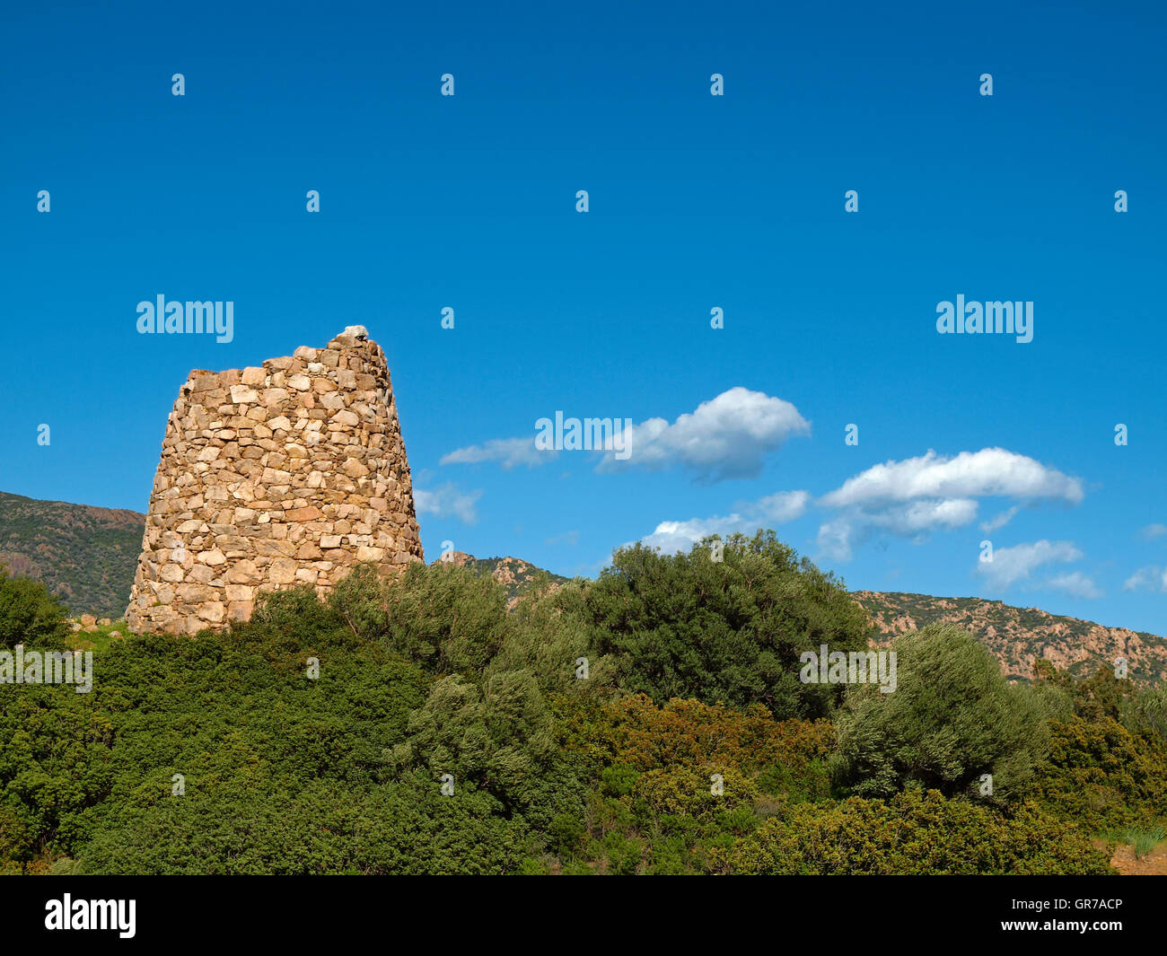 San Priamo, alte Turm an der Straße 125, S Oro im Südosten von Sardinien, Italien, Europa Stockfoto