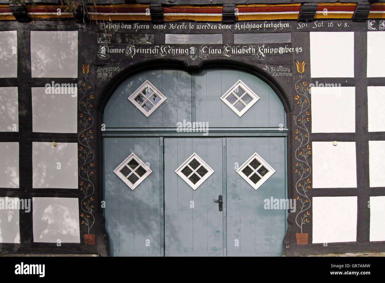 Schöne Tür ein altes Fachwerkhaus In Bad Essen, Osnabrück-Land, Niedersachsen Stockfoto Schöne Tür ein altes Fachwerkhaus In Bad Essen, Osnabrück-Land, Niedersachsen Stockfoto