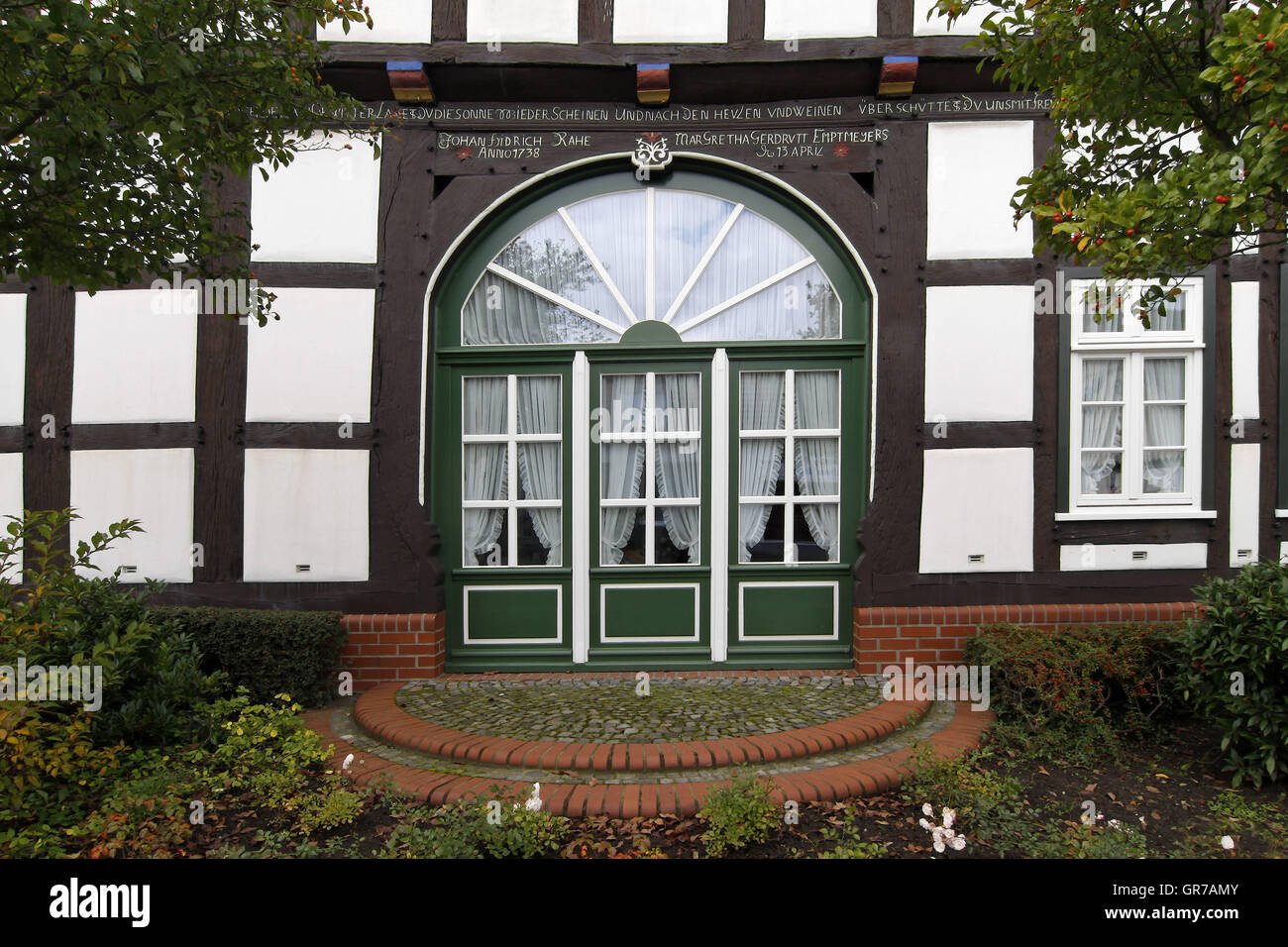 Schöne Tür ein altes Fachwerkhaus In Bad Essen, Osnabrück-Land, Niedersachsen, Deutsch Stockfoto Schöne Tür ein altes Fachwerkhaus In Bad Essen, Osnabrück-Land, Niedersachsen, Deutsch Stockfoto