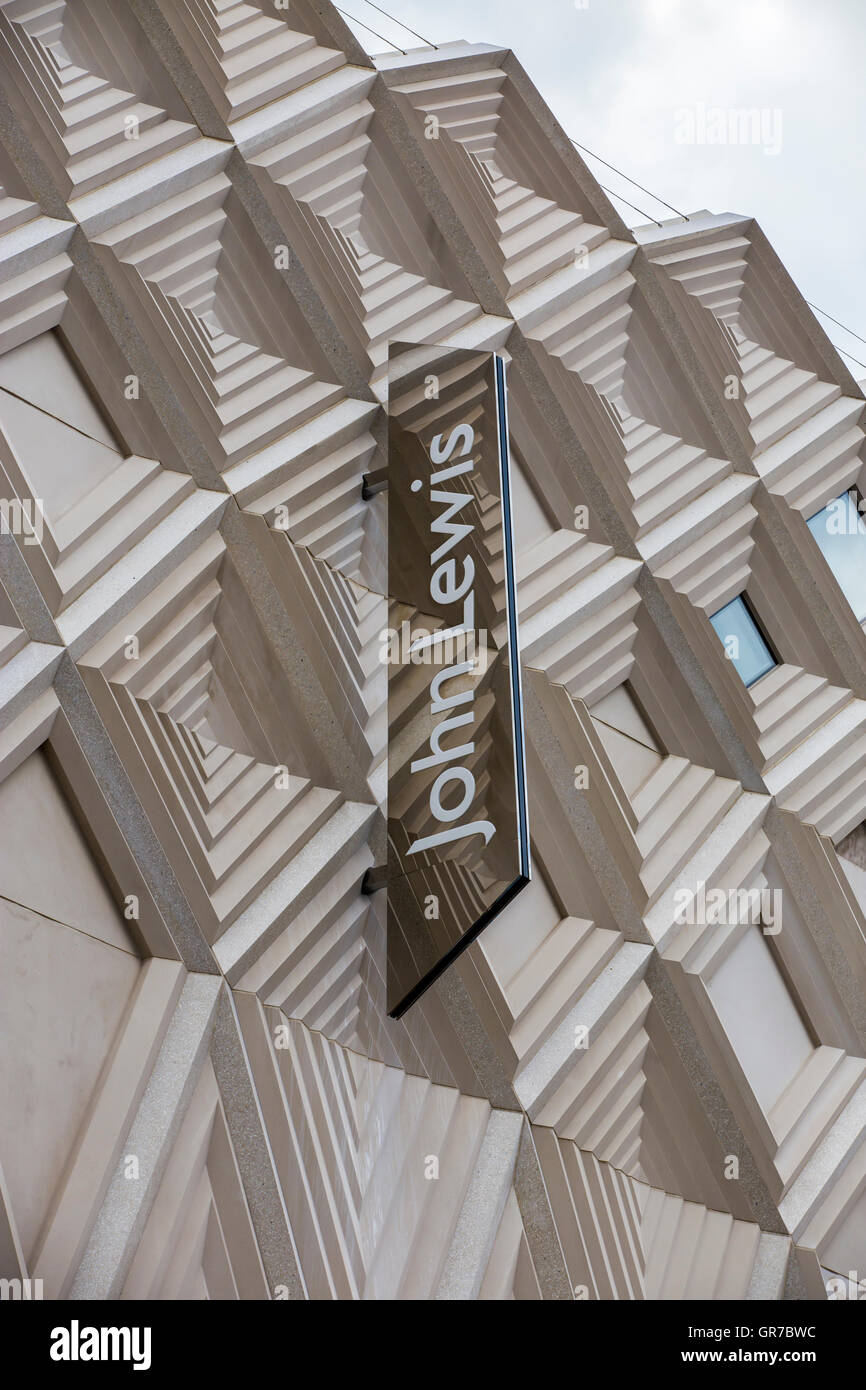 Leeds, UK - Juli 2016.  John Lewis Shop in Victoria Gate Shopping Centre, Leeds Stockfoto