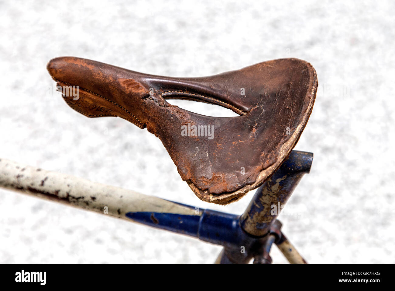 Alten Sattel vom Fahrrad Stockfoto