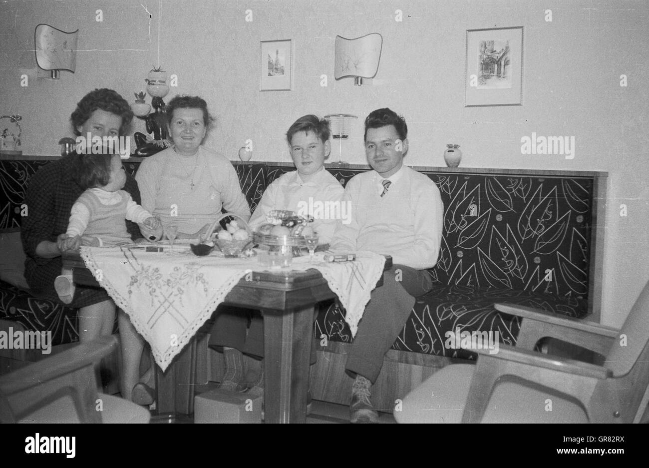 Familie Gruppe 1964 Bw Stockfoto