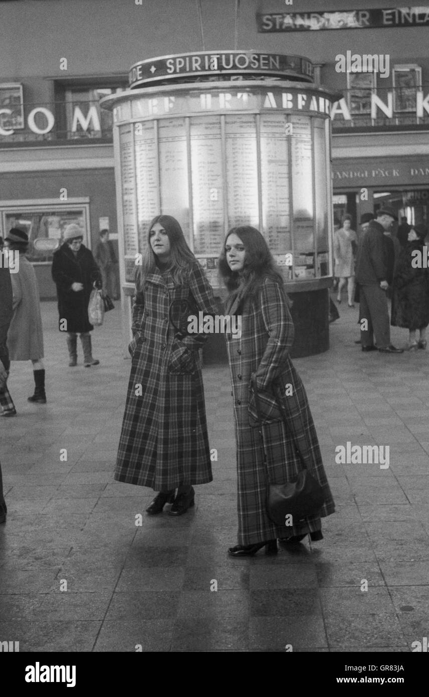 Train Station 1971 Bw Stockfoto