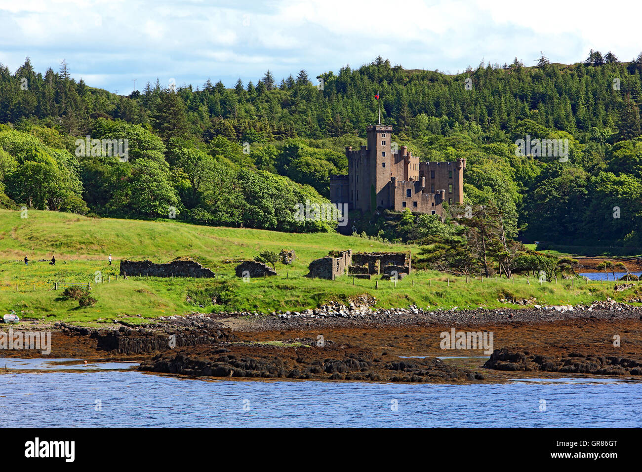 Schottland, den Inneren Hebriden, Isle Of Skye, Duirinish Halbinsel, Landschaft und Dunvegan Castel Stockfoto