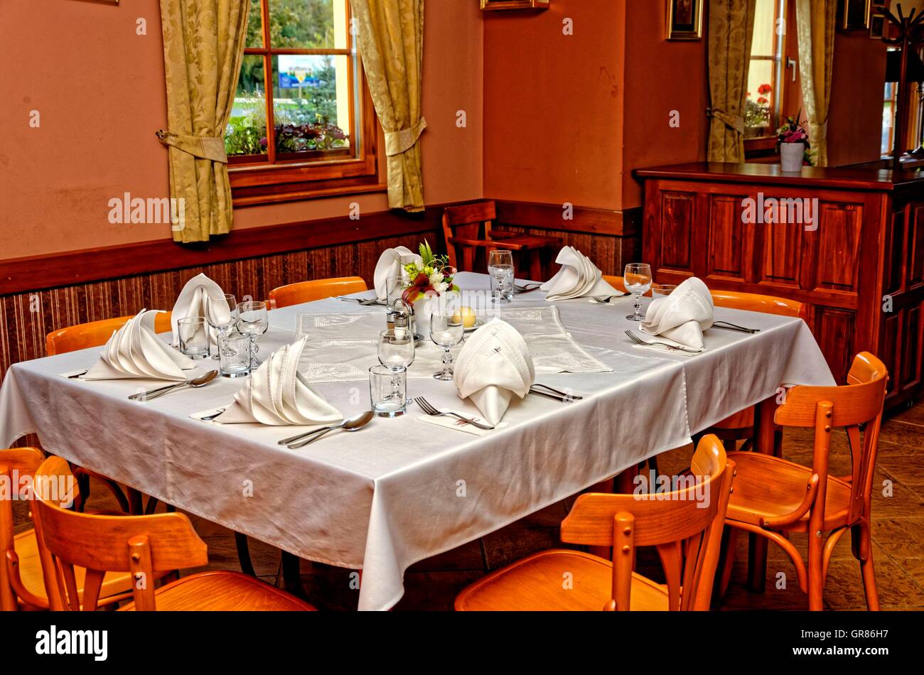 Tavola, Tisch-Gedeck Stockfoto