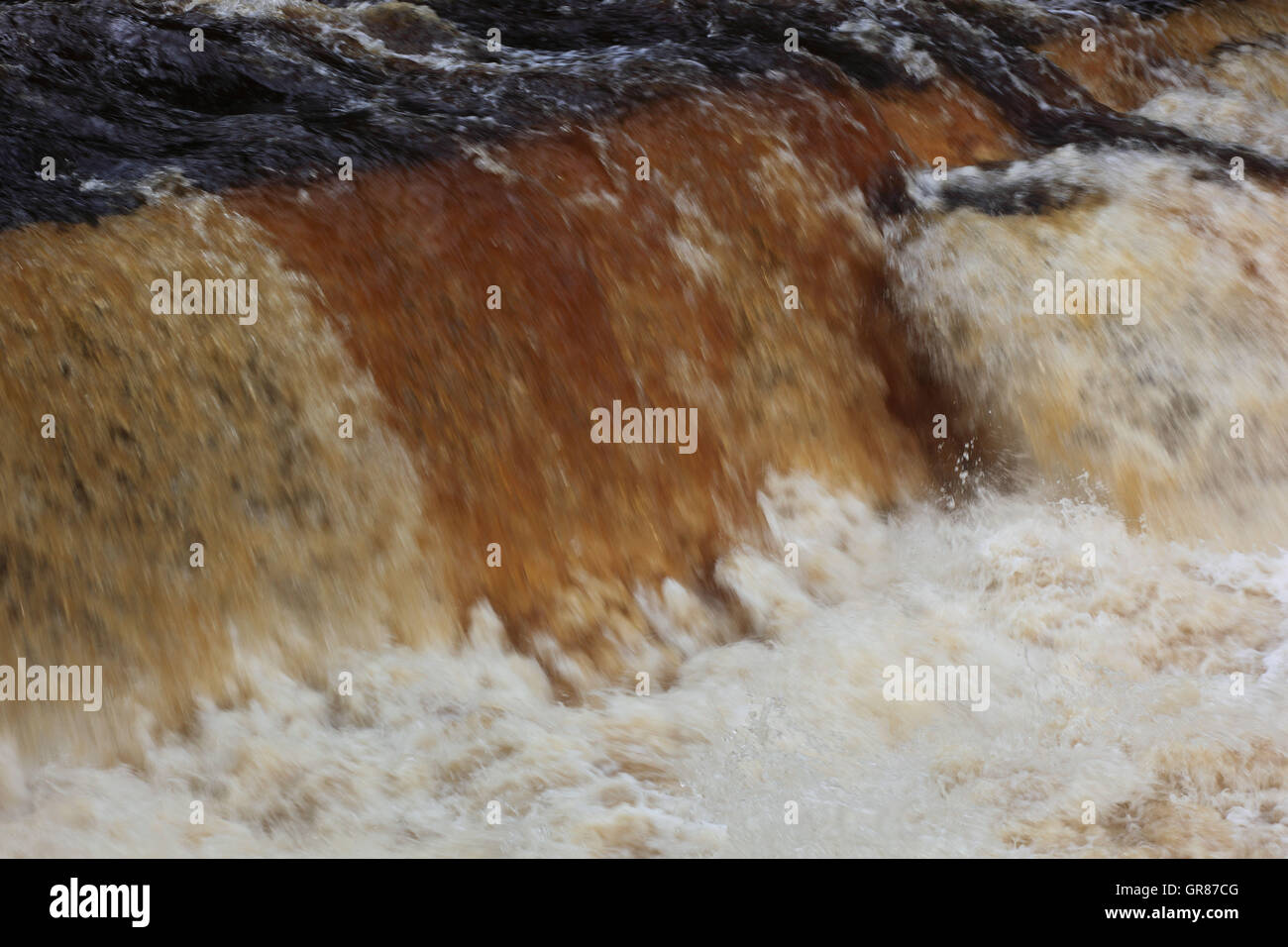 Schottland, New Lanark in Schottland, mit Lanark in der Grafschaft South Lanarkshire, polternden Fluss Clyde mit dem ehemaligen Baumwolle-Mann Stockfoto