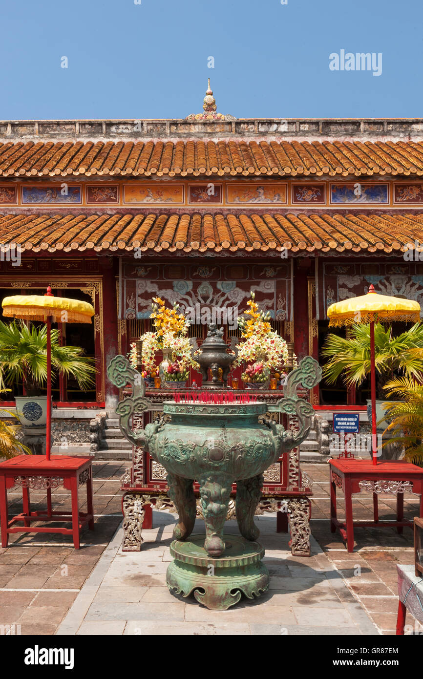 Hof vor den Mieu Tempel, Kaiserstadt Hue, Vietnam Stockfoto