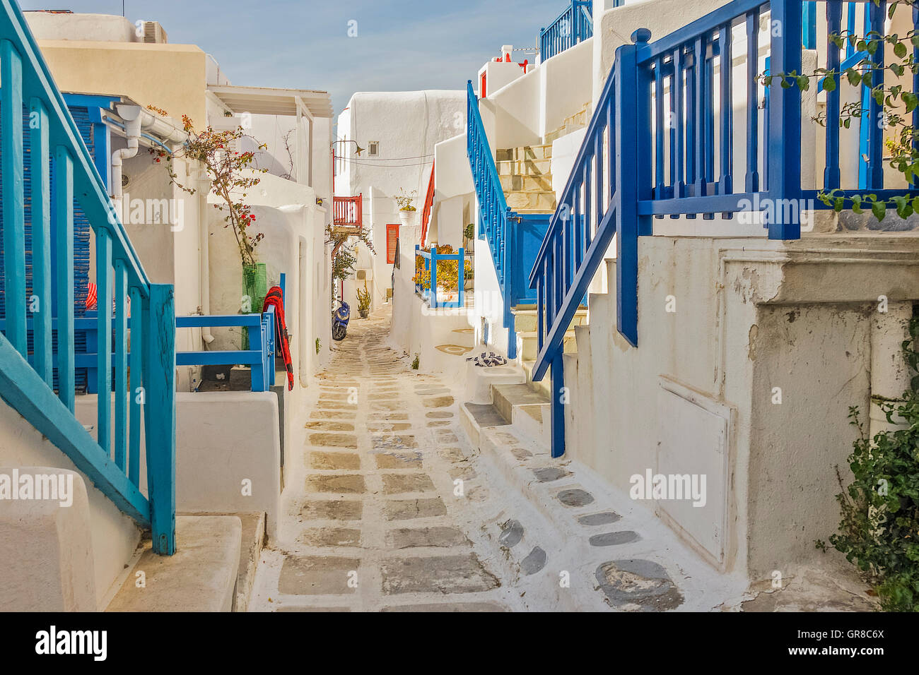 Weiß getünchten Häusern und engen Gassen Hora Mykonos Cyclades Griechenland Stockfoto