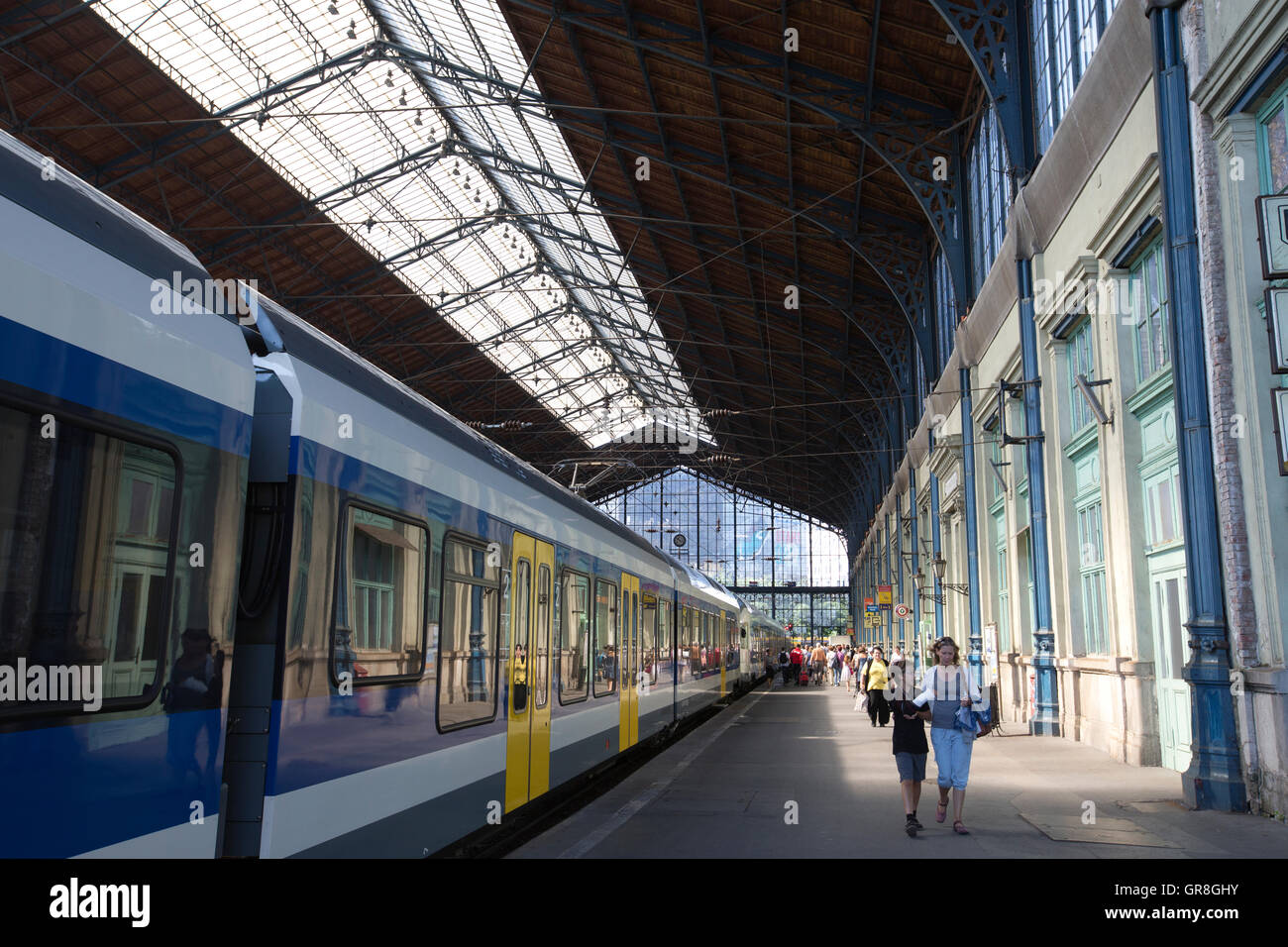 Budapest Nyugati Bahnhof Steht Neben Grand Boulevard Budapest Ungarn Stockfotografie Alamy