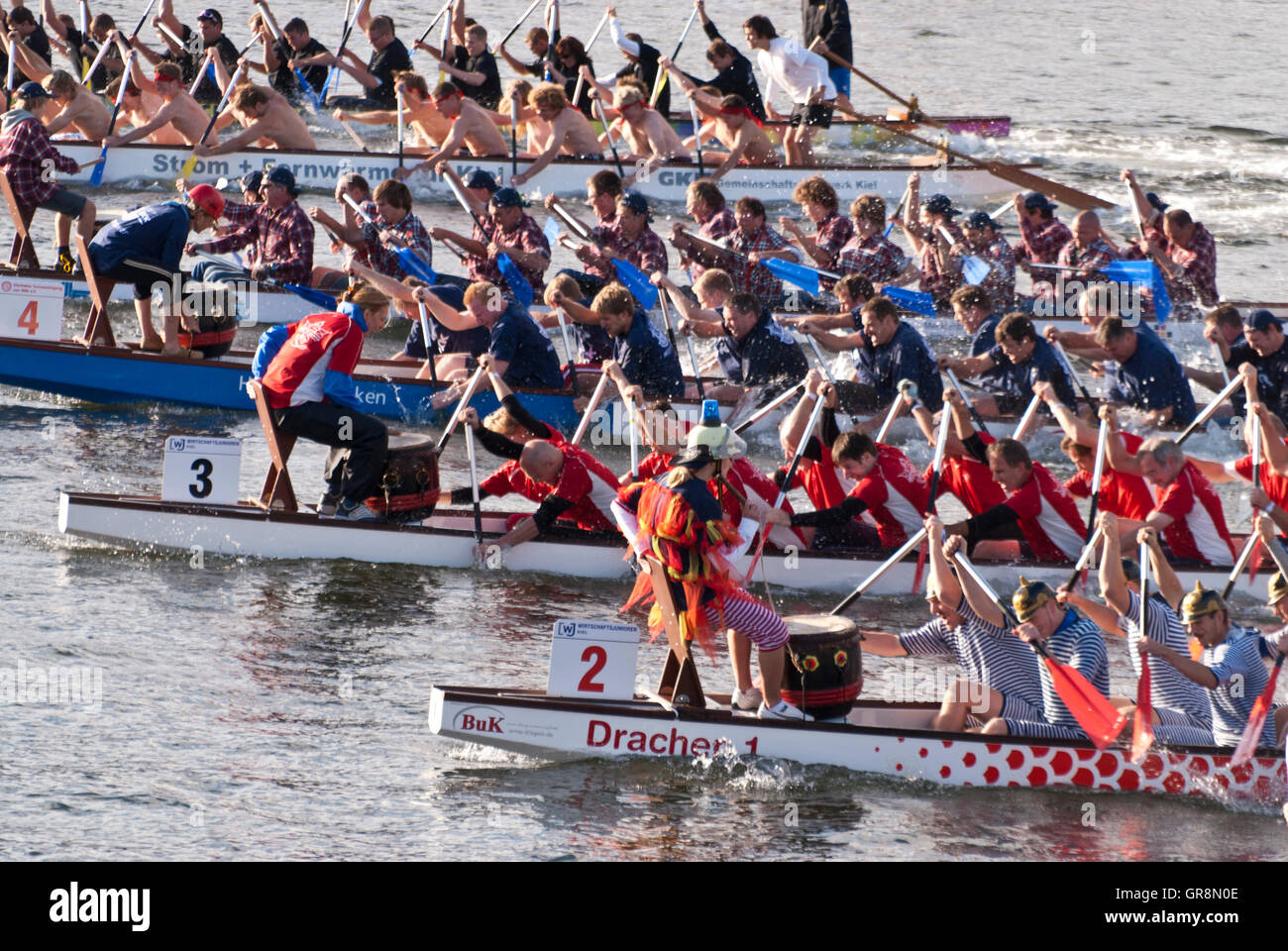 Drachenbootrennen in kiel -Fotos und -Bildmaterial in hoher Auflösung –  Alamy