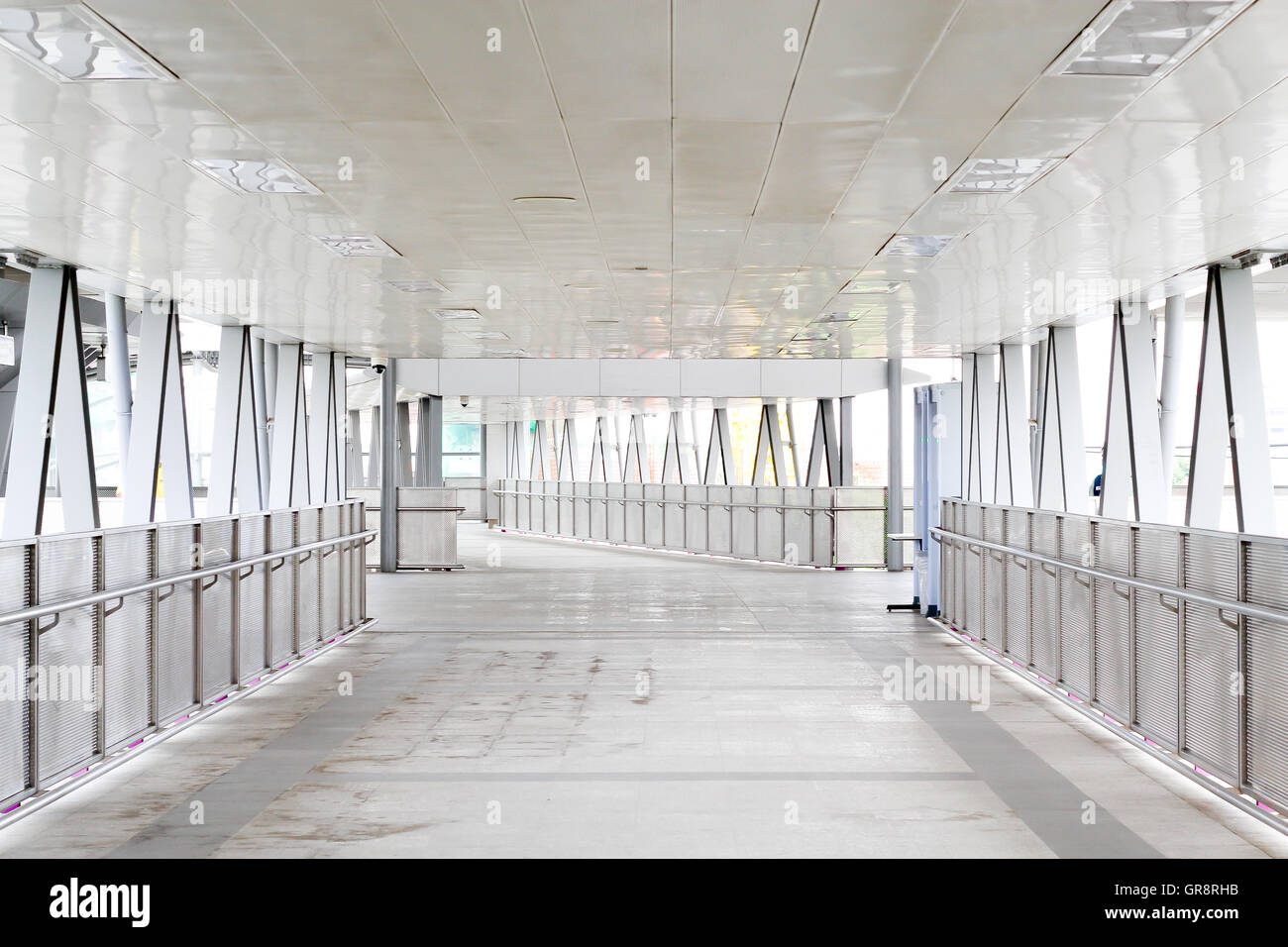 Architektur aus Stahl Gehweg Stockfoto