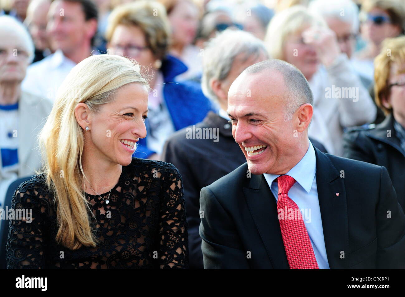 Freundin Sandra Hrnjak und Verteidigungsminister Gerald Klug Stockfoto