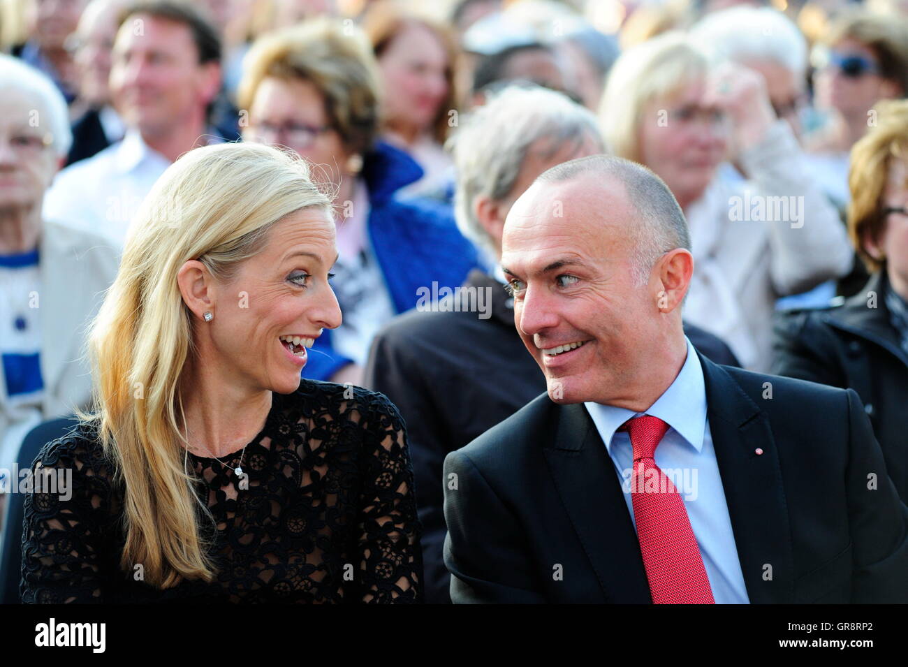 Freundin Sandra Hrnjak und Verteidigungsminister Gerald Klug Stockfoto