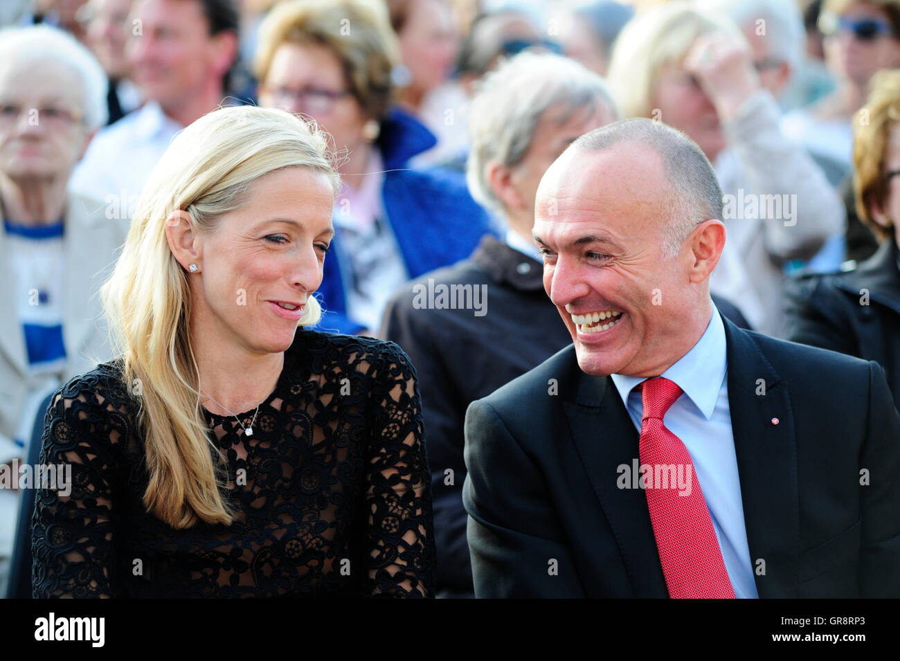 Freundin Sandra Hrnjak und Verteidigungsminister Gerald Klug Stockfoto