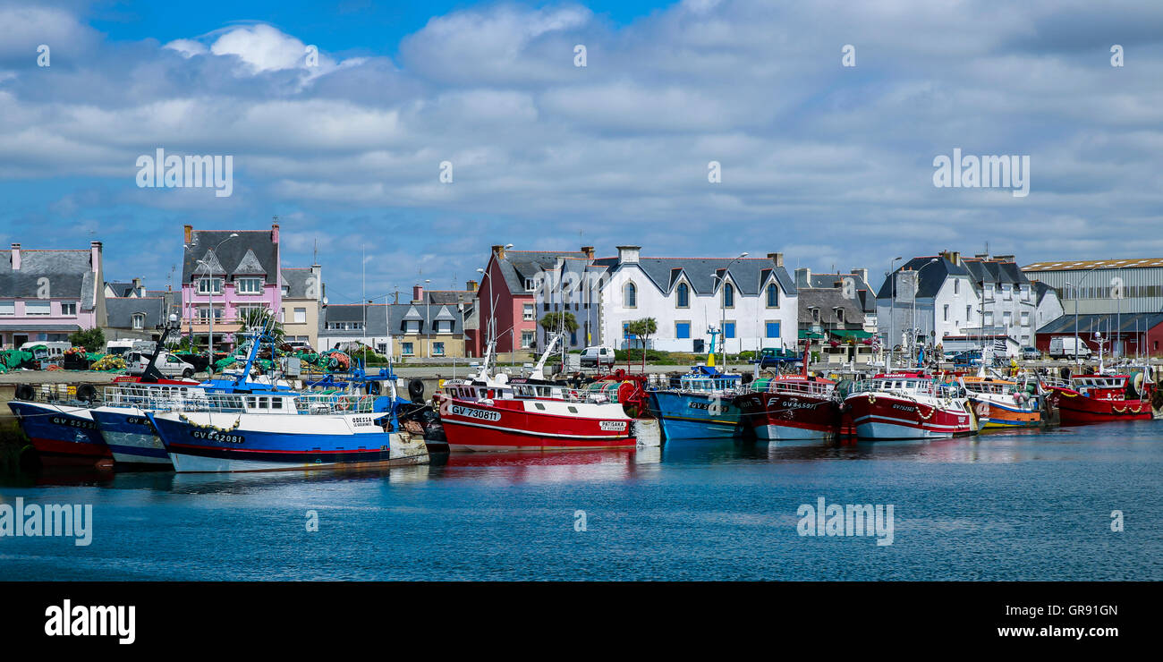 Angelboote/Fischerboote In den Hafen von Guilvinec, Finistere, Bretagne Stockfoto