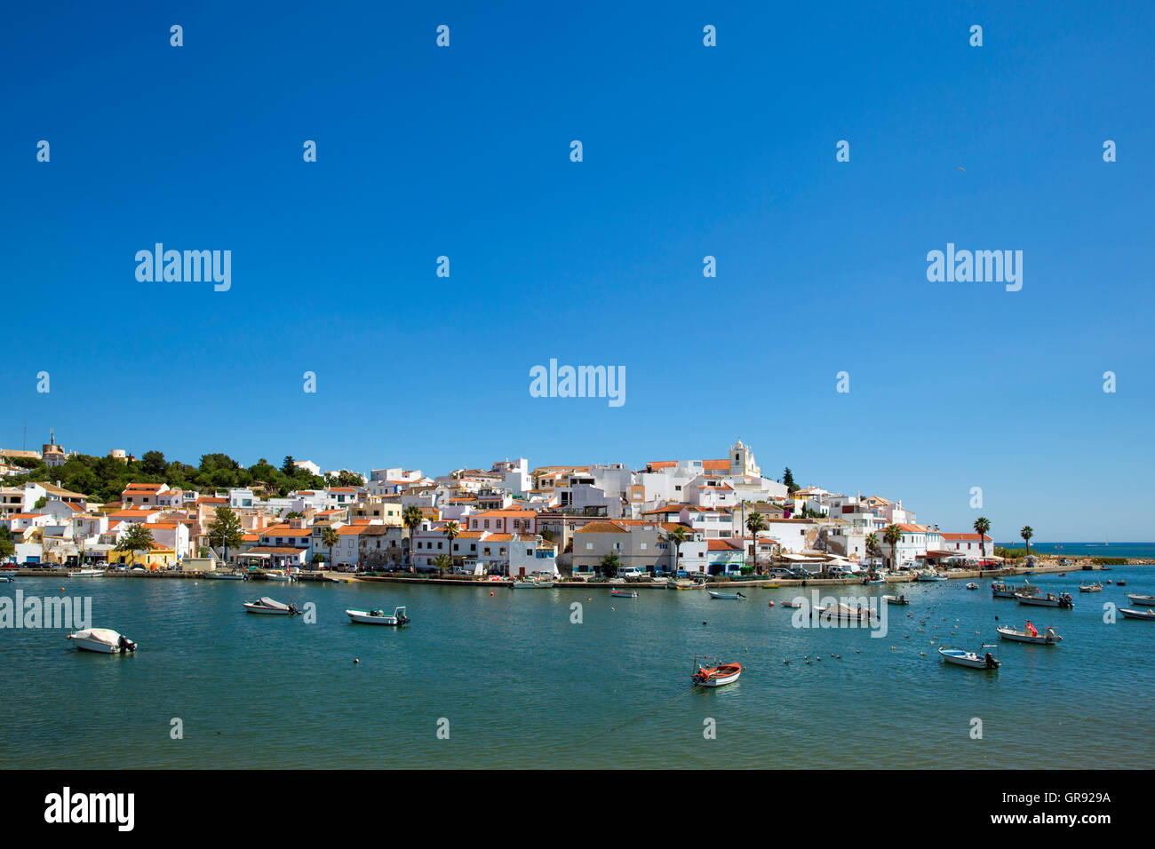 Boote aus dem historischen Zentrum von Ferragudo, Algarve, Portugal, Europa Stockfoto