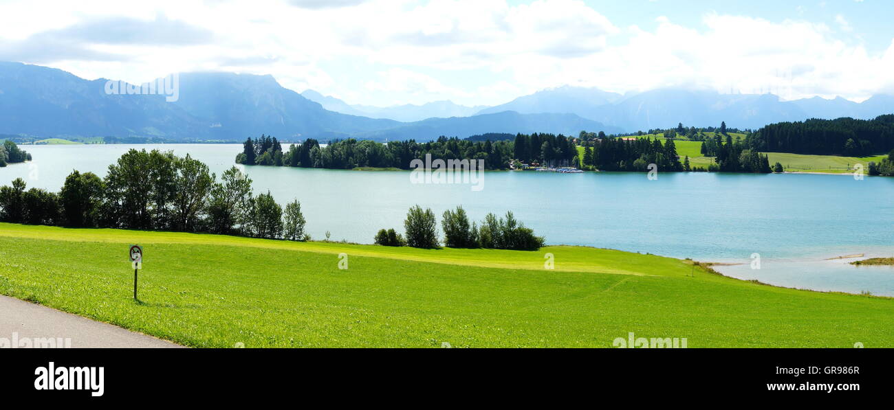 Forggensee in der Nähe von Füssen In Bayern-Panorama im Sommer Stockfoto