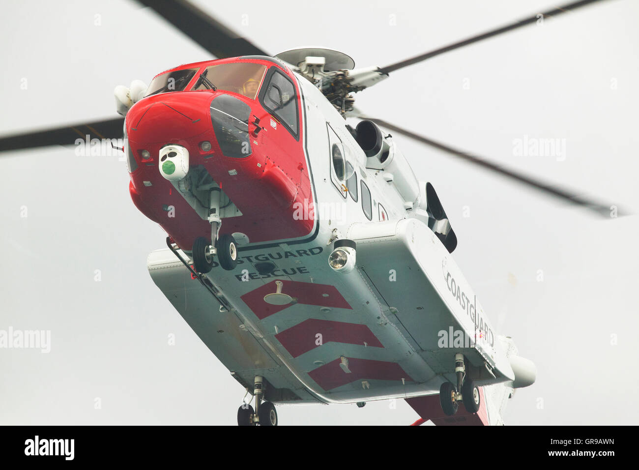 Küstenwache-Rettungshubschrauber im Einsatz. Schottland. VEREINIGTES KÖNIGREICH. Horizontale Stockfoto