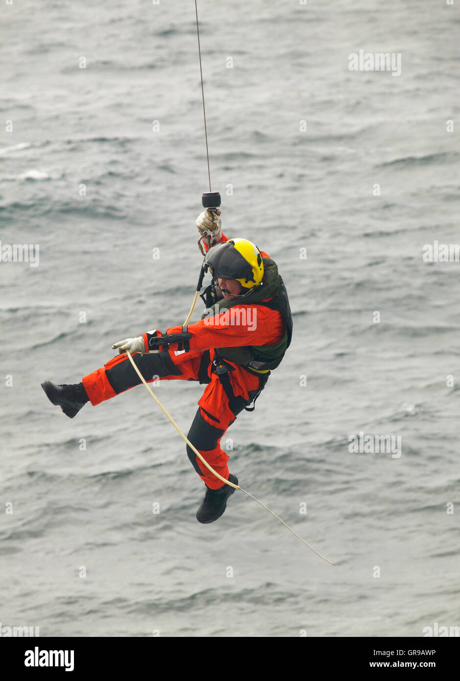 Küstenwache-Rettungs-Team in Aktion. Schottland. VEREINIGTES KÖNIGREICH. Horizontale Stockfoto