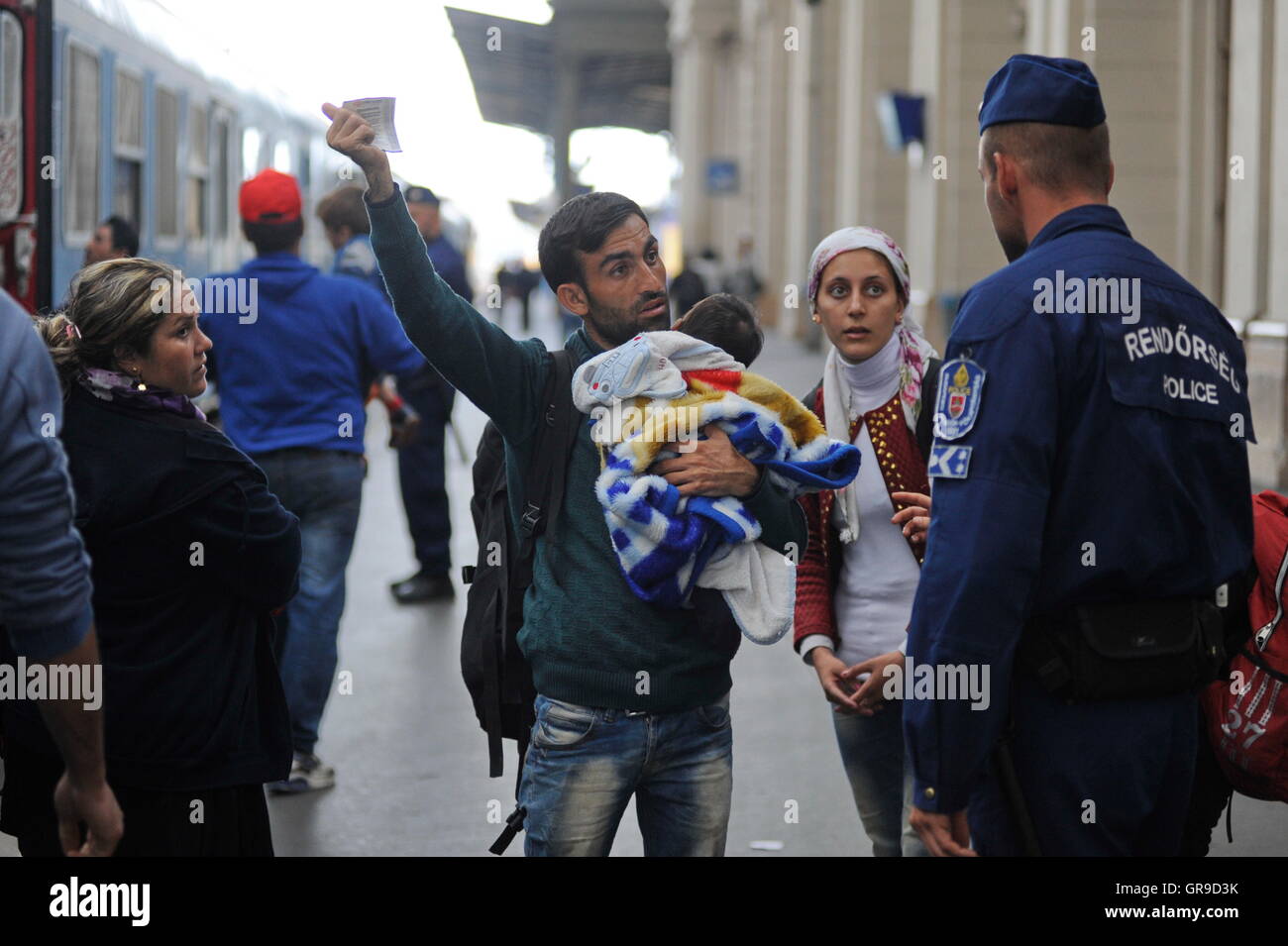 Syrische Flüchtlinge am Keleti Bahnhof In Budapest Stockfoto