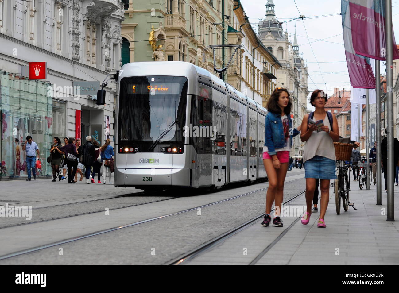 Straßenbahnen In Graz Herrengasse Stockfoto