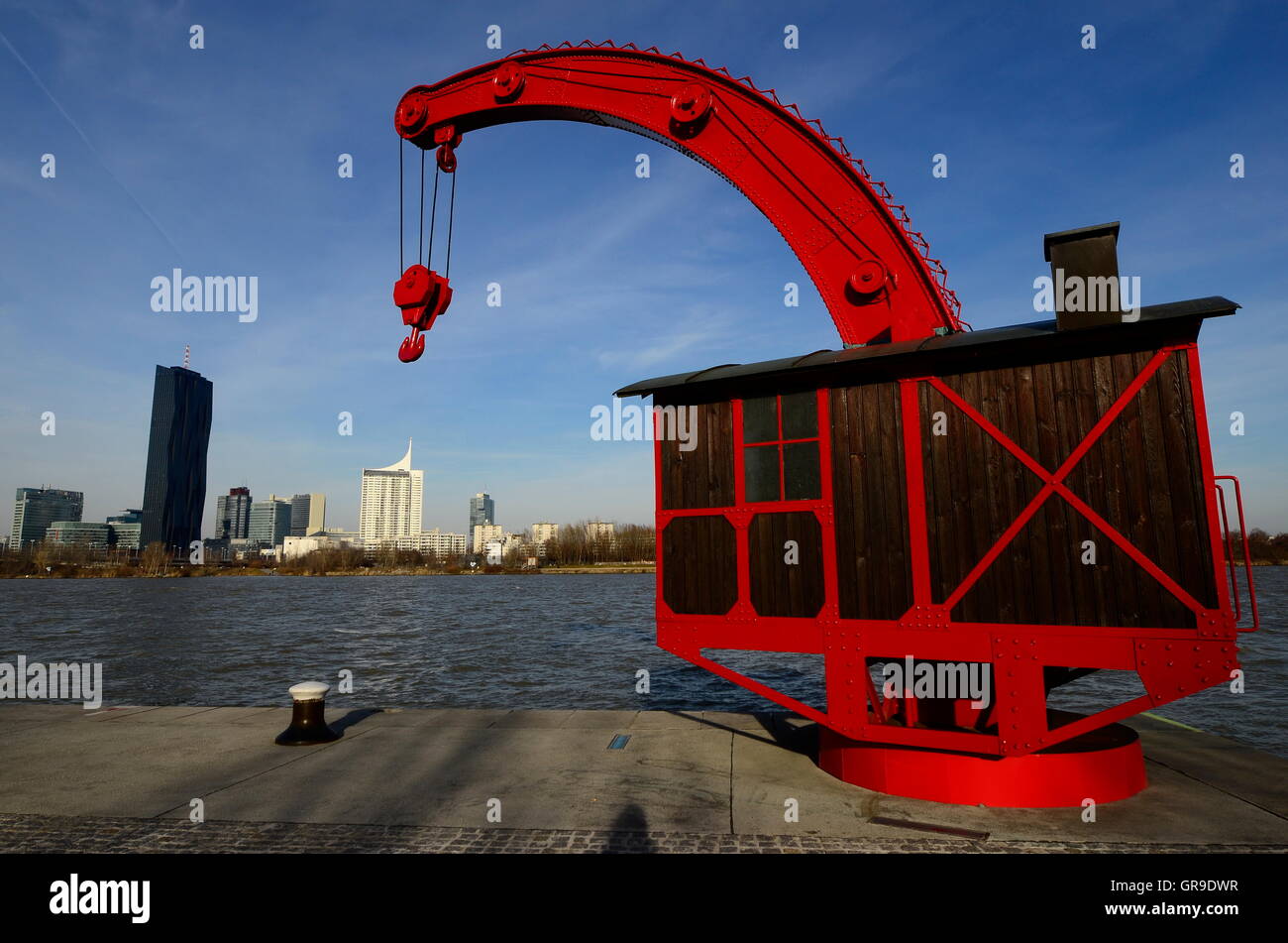 Kran-Schiff auf der Donau, Vienna Stockfoto