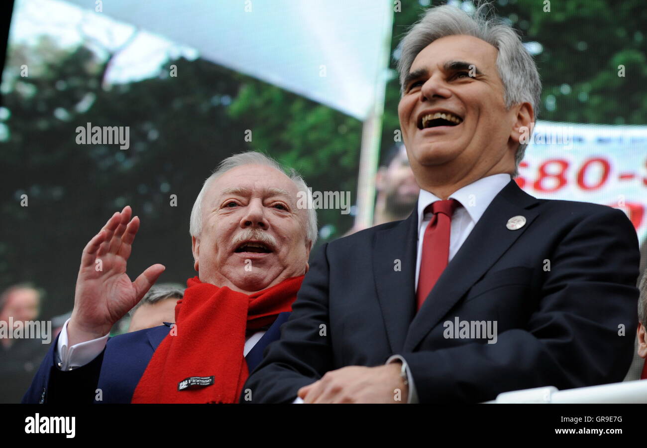 Bürgermeister Michael Häupl Vienna und der österreichische Bundeskanzler Werner Faymann Stockfoto