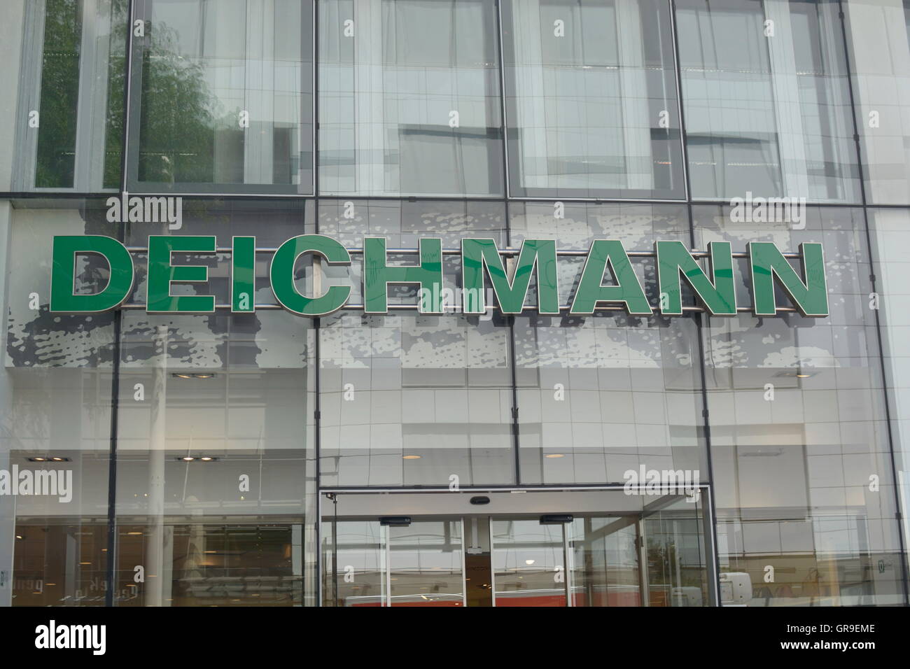 Deichmann-Filiale In der Mariahilferstraße In Wien Stockfotografie - Alamy