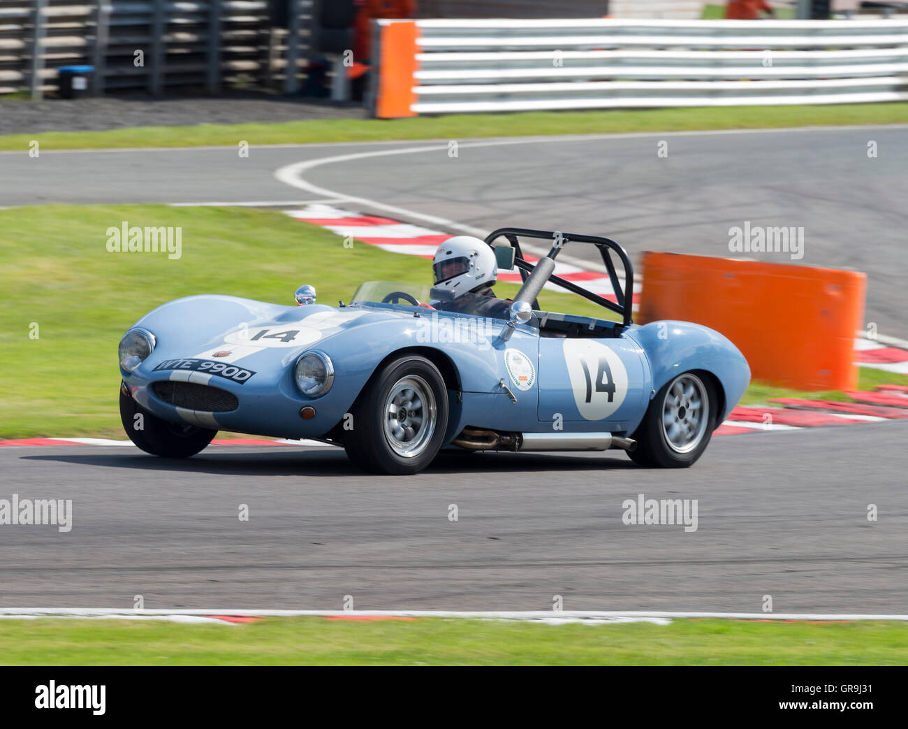 Ein Ginetta G4 Sports Car Racing im Oulton Park beim Gold Cup Meeting in der Nähe von Tarporley Cheshire England Großbritannien Stockfoto