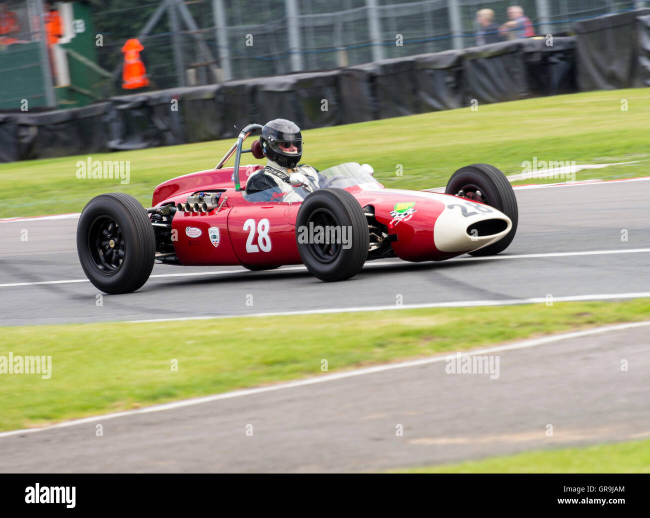 Ein historischer Rennwagen Cooper Alfa T56.59 beim Oulton Park Motor Racing Circuit Gold Cup Meeting in der Nähe von Tarporley Cheshire England Vereinigtes Königreich Großbritannien Stockfoto
