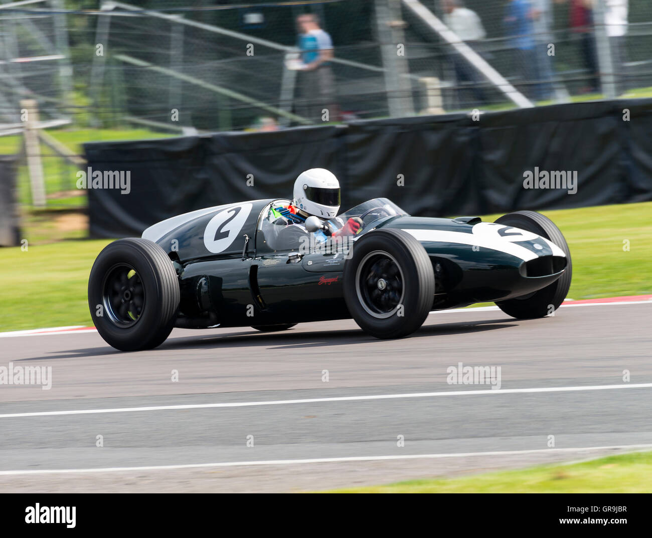 Ein Cooper T45/51 Historischer Grand Prix Rennwagen bei einem Rennen auf dem Oulton Park Motor Racing Circuit in der Nähe von Tarporley Cheshire England Vereinigtes Königreich Großbritannien Stockfoto