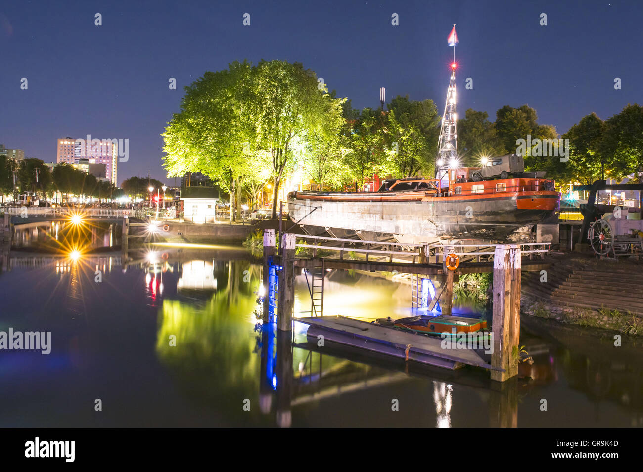 Boot im alten Hafen, Rotterdam Stockfoto