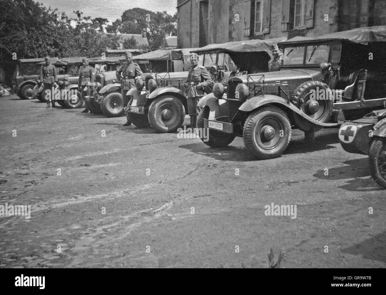 Militärische Fahrzeuge 1940 In Belgien während des zweiten Weltkriegs Stockfoto